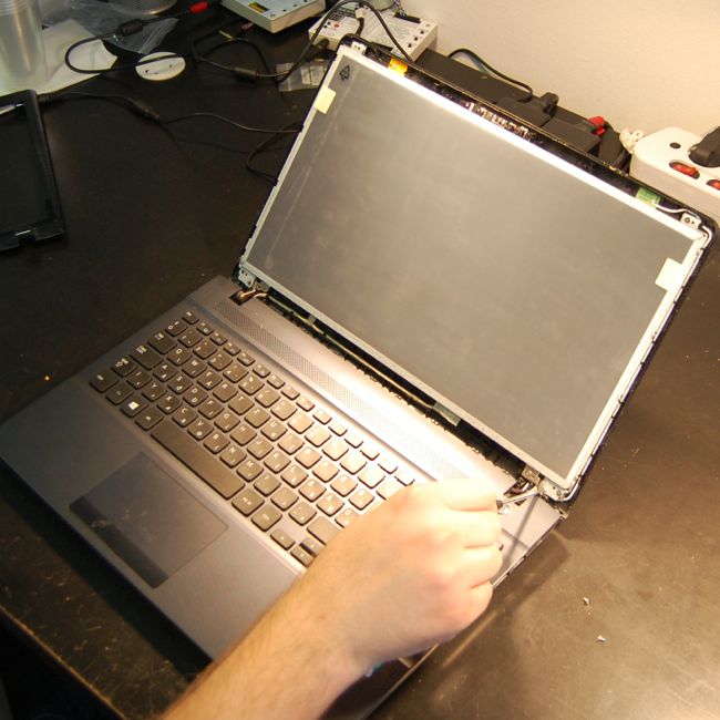 Laptop Kijelző Keret Felhelyezése